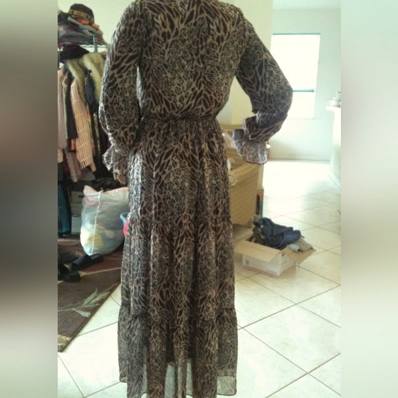 BNWOT ANIMAL PRINT MAXI DRESS LAYERED RUFFLED & LINED BY BELLA CLASS SZ. SM - Picture 2 of 9